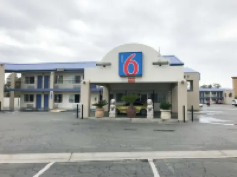 Motel 6 Visalia, CA