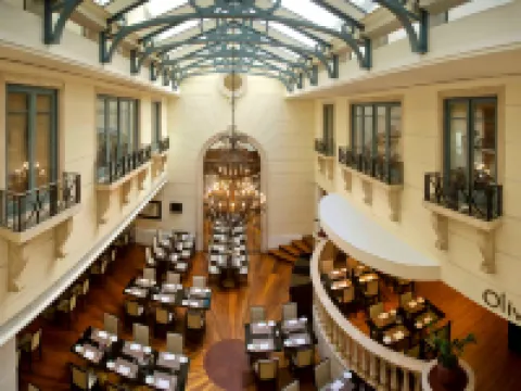 Radisson Blu Martinez Beirut โรงแรมในเบรุต