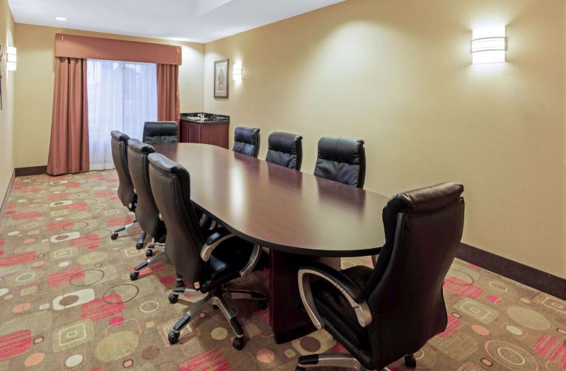 La Quinta Inn & Suites by Wyndham Stillwater-University Area photo 4