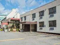 إيكونو لودج باي ذا فولز Hotels near برج سكايلون