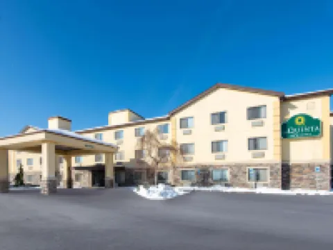 La Quinta Inn & Suites by Wyndham Erie Hotels in Summit Township