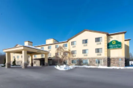 La Quinta Inn & Suites by Wyndham Erie