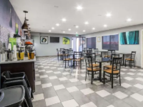 ロードウェイ イン & スイーツ ニードルズ ニードルズのホテル