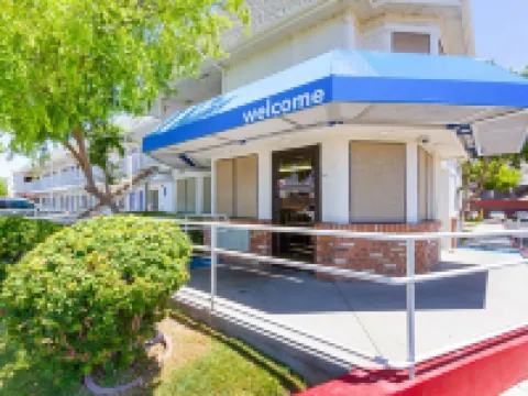 邁措沃南6號汽車旅館 梅薩酒店