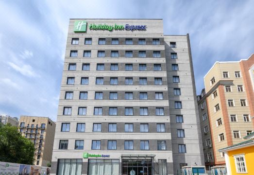 2. 홀리데이 인 익..