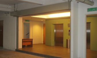 Nazlis Guesthouse @ Acapella Residence