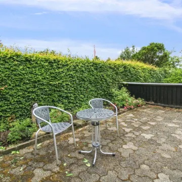 "Siouxsie" - 500m from the Sea