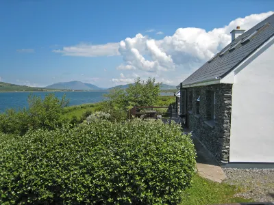 Seaside Cottages Hotels near Charlie Chaplin Statue