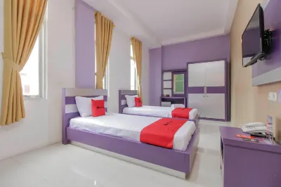 RedDoorz Plus Near Stasiun Bekasi Hotels in Bekasi Jaya