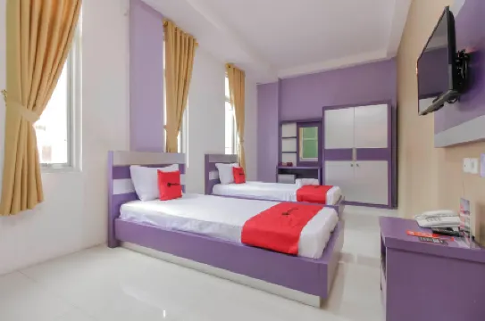 RedDoorz Plus Near Stasiun Bekasi
