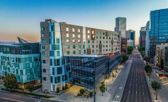 The Art Hotel Denver, Curio Collection by Hilton