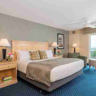 Atlantic Oceanside Hotel & Conference Center Rooms