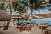Petit Lafitte Beach Front Hotel & Bungalows - Romantische