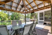Waterfront Florida Abode w/ Deck, Grill & Fire Pit - chambre d’hôtes