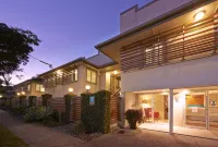 Brisbane Street Studios Hotels in Annerley