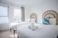 The Penthouse - 3 Bedroom Apartment - Llanelli - Holiday Apartments
