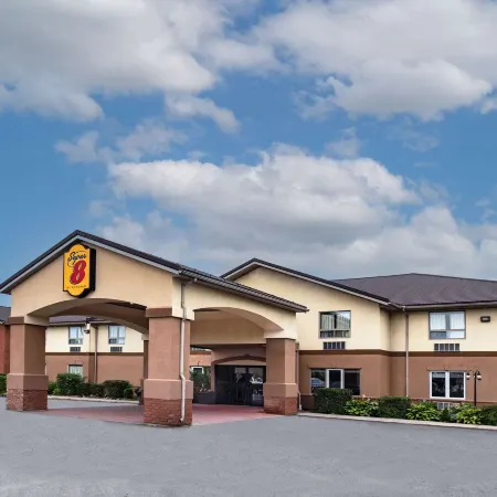 Super 8 by Wyndham Cornwall on