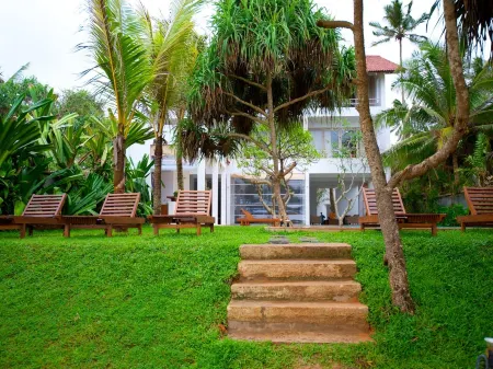 Roman Beach Hotel Отели рядом со станцией Hikkaduwa Railway Station