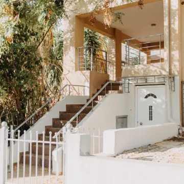 Best House, Nirvana II, Patra