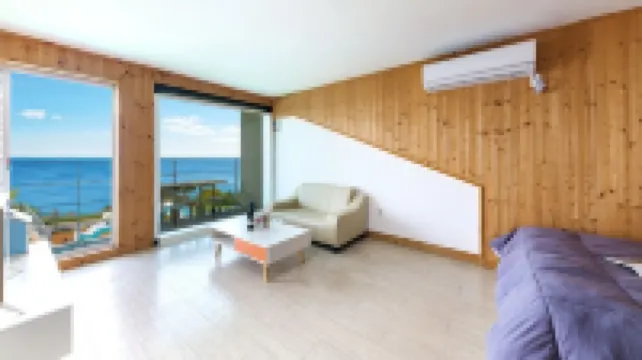 ซานโตรินี เอ็น เพนชั่น