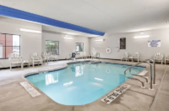 Cobblestone Hotel & Suites - Mosinee