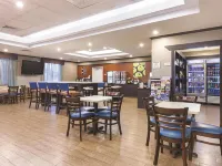 La Quinta Inn & Suites by Wyndham Glendive Hotels in Glendive