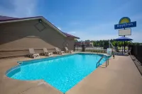 Days Inn by Wyndham Lonoke - Swimmingpools