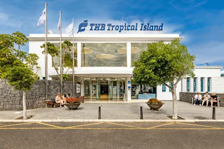 THB Tropical Island Отели рядом с достопримечательностью «Playa de Papagayo»