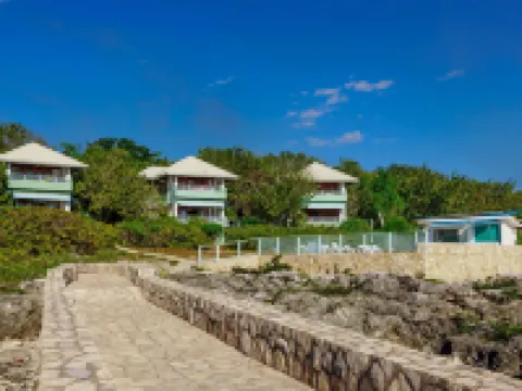 Idle Awhile Cliffs Hotels in West End