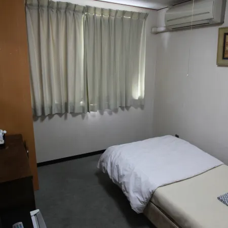 Business Hotel Kurogane Ryokan Отели рядом с достопримечательностью «Shikama-kō»
