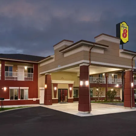 Super 8 by Wyndham Karnes City