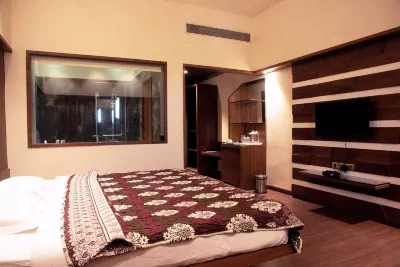 Hotel Crescent Resorts and Club