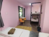 The Box Hotel Hotels near Hounon Ridge Farmstay & Camping
