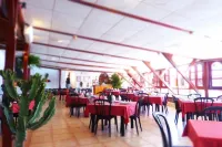 Bungalows Castillo Beach فنادق في Maxorata