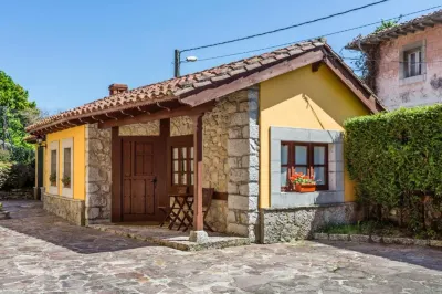 Apartamentos la Casona de Vidiago Hotels near San Roque del Acebal