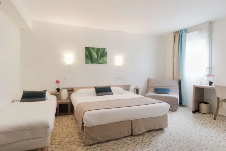 Brit Hotel Alghotel Отели рядом с достопримечательностью «CORD(e)»