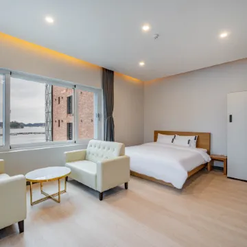 Changwon Jinhae Hotel 701