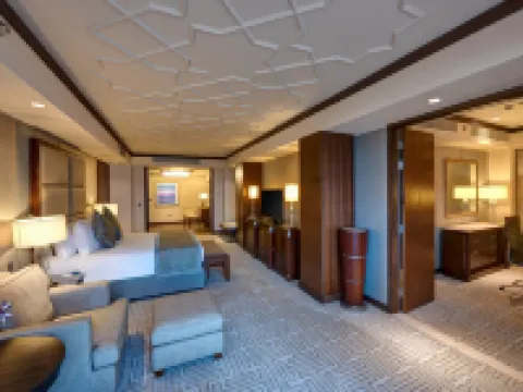 كراون بلازا الدقم فنادق في الدقم