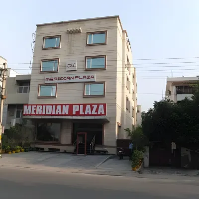 Hotel Meridian Plaza Отели рядом с достопримечательностью «Храм Лотоса»