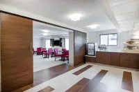 Holiday Inn Express & Suites ALBANY AIRPORT - WOLF ROAD by IHG - Parkplatz
