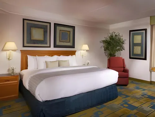 La Quinta Inn & Suites by Wyndham Ft. Lauderdale Plantation