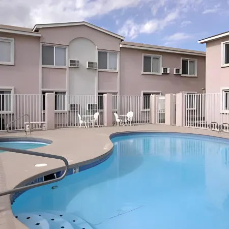 Super 8 by Wyndham Socorro