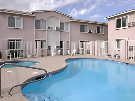 Super 8 by Wyndham Socorro