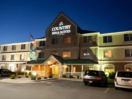 Country Inn & Suites by Radisson, Big Rapids, MI Отели в г. Биг Рапидс