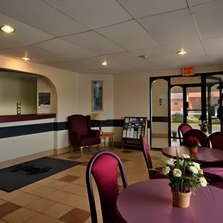 Super 8 by Wyndham Belleville