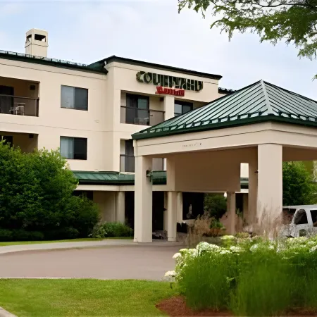 Courtyard Burlington Williston