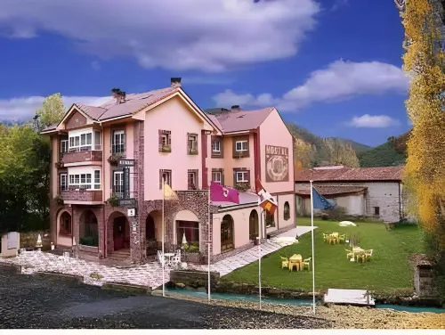 Tierra de la Reina Hotels in Boca de Huergano