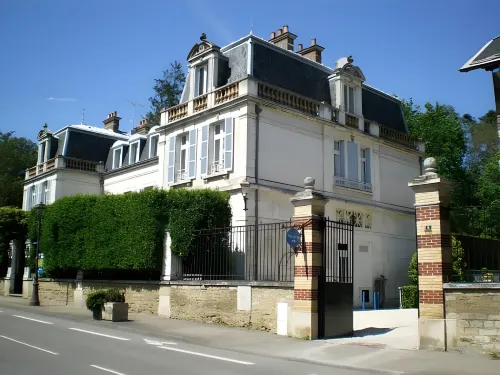 Hôtel les Maréchaux - parking