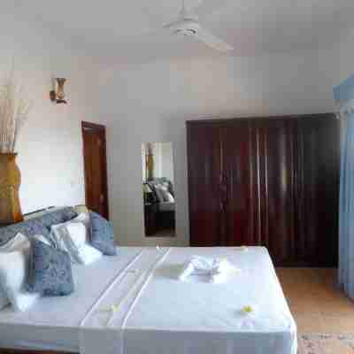 Divers Lodge Guest House Rooms