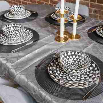 Downtown Luxe - Parking, Metro, King Bed, Sleeps 6 Dining/Meeting Rooms